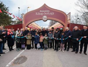 Sakarya’da bir Ramazan klasiği Kitap Sokağı kapılarını açtı