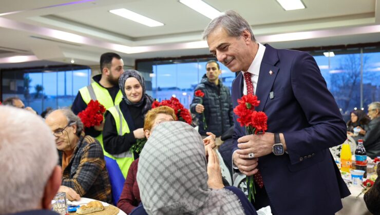 Başkan Alemdar, 65 yaş üstü vatandaşlarla aynı sofradaydı