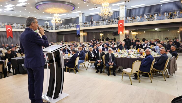 16 ilçe ve 672 mahalleden gelen muhtarlar iftar programında bir araya geldi.