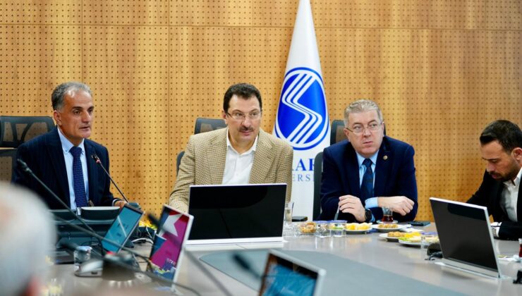 Ali İhsan Yavuz ve Ertuğrul Kocacık SAÜ’de Paylaşım Toplantısına Katıldı