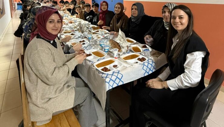 PROF. DR. OSMAN ÖZTÜRK ANADOLU İMAM HATİP LİSESİNDE İFTAR COŞKUSU