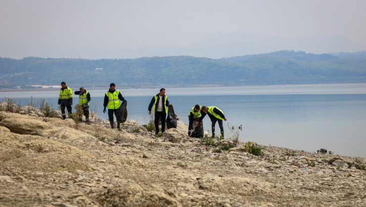 Sapanca Gölünden tonlarca atık topladılar
