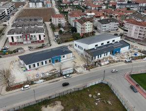 Arifiye Yüzme Havuzu ve Gençlik Merkezi hızla tamamlanıyor