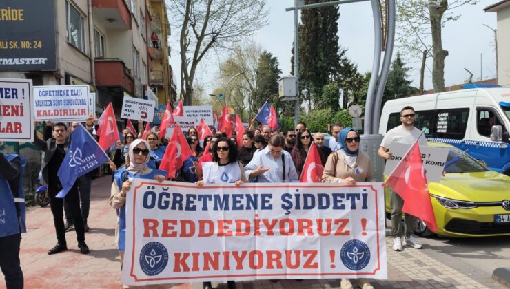 Sakarya’da binlerce eğitimci ‘can güvenliği’ talebiyle Demokrasi Meydanı’nda toplandı