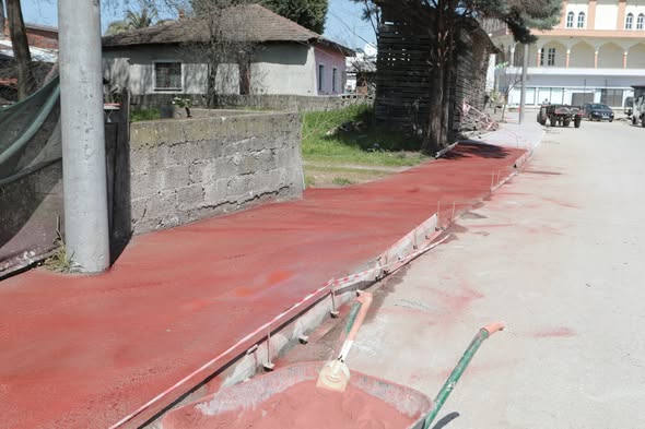 Beton Kaldırım Çalışmaları Devam Ediyor