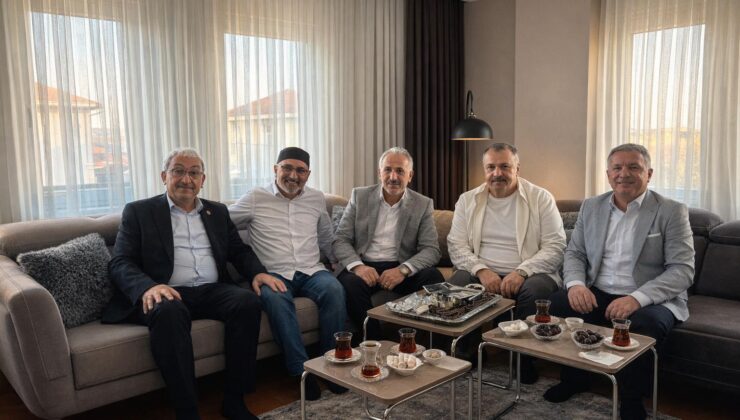 Umre ziyaretinden dönen Bekir Öztunç’u ziyaret ettiler