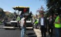 Akyazı’da başlayan asfalt sezonu çalışmalarını Başkan Karakullukçu yerinde inceledi