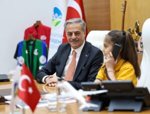 Yusuf Alemdar başkanlığı Elisa’ya devretti