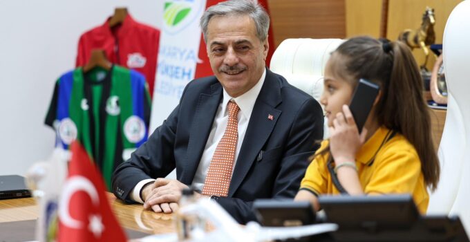 Yusuf Alemdar başkanlığı Elisa’ya devretti