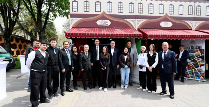 AKM önünde turizm sokağı açıldı.