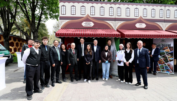 AKM önünde turizm sokağı açıldı.