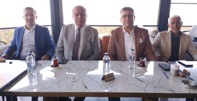 Aralarında bir süredir kırgınlık olan iki başkan toplantıda barıştı