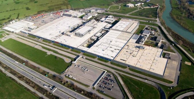 Toyota Türkiye, zam artış oranları ile çalışanlarını korumaya devam ediyor.