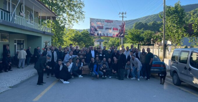 Arifiye Kışlaçay’da Bayramlaşma Geleneği devam ediyor