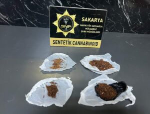 Arifiye’de uyuşturucu satıcılarına yönelik operasyon düzenlendi.
