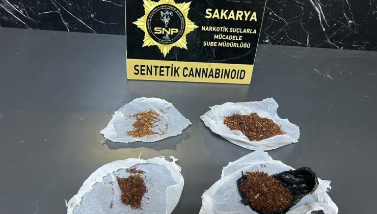 Arifiye’de uyuşturucu satıcılarına yönelik operasyon düzenlendi.