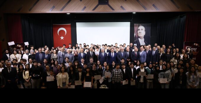 Liseler Arası Tiyatro Festivalinde Büyük Final