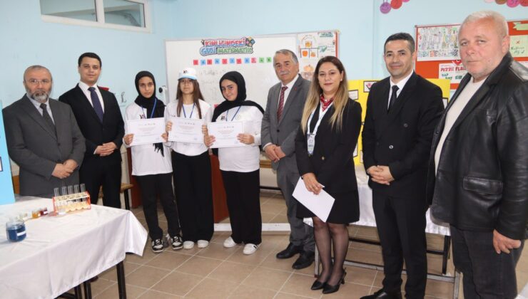 Ekrem Oba Ortaokulu TÜBİTAK 4006 Bilim Fuarına yoğun katılım