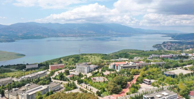 Kamu Gözetimi Kurumdan SAÜ’ye Akreditasyon