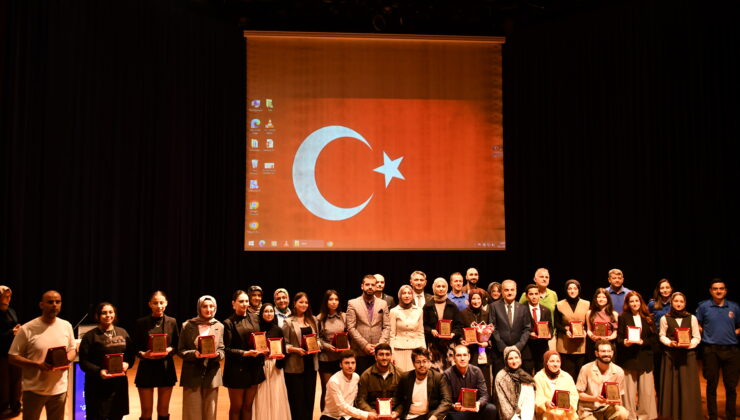 SAÜ’de Gençlik ve Gönüllülük Zirvesi Düzenlendi