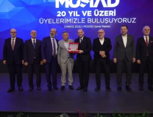 Sakaryalı iş insanlarına MÜSİAD’da vefa plaketi