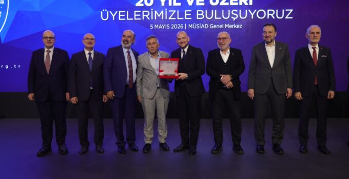 Sakaryalı iş insanlarına MÜSİAD’da vefa plaketi