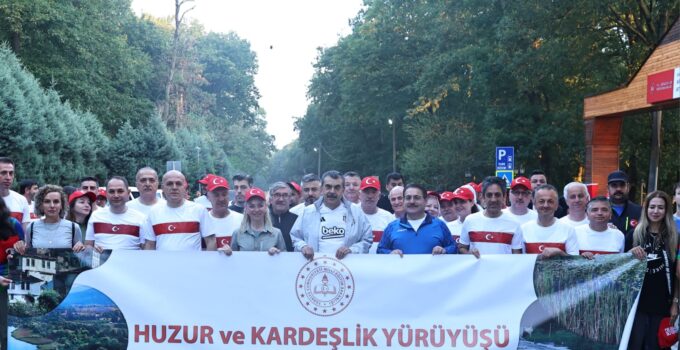 Millî Eğitim Bakanı “Aynı Yolda, Aynı Umutla” Huzur ve Kardeşlik Yürüyüşü’ne Katıldı
