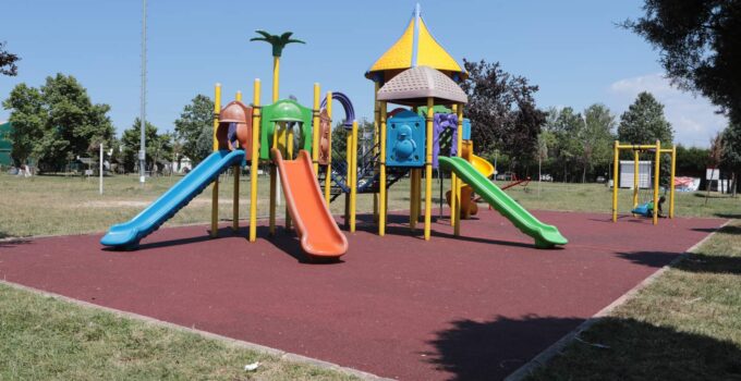Arifiye Belediyesi Çocuklar İçin Park Yatırımlarını Sürdürüyor