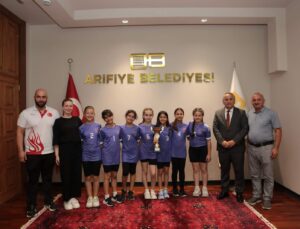 İl Birincisi Voleybol Takımından Başkan Karakullukçu’ya Ziyaret
