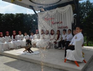 Açmalar’da Kuran-ı Kerimi hatim eden öğrencilere muhteşem program