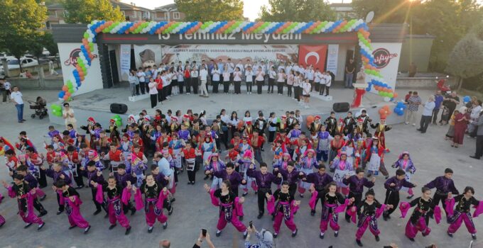 Bekir Sıtkı İlkokulu’ndan muhteşem Halk Oyunları Şenliği:Başkan Karakullukçu’da oynadı.