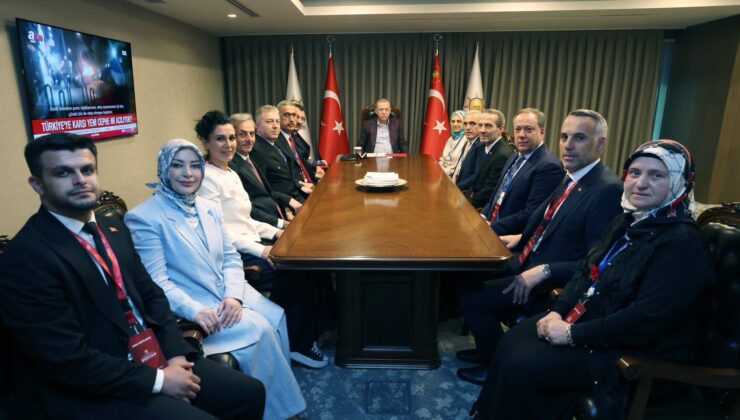 Ak Parti Sakarya Heyeti Cumhurbaşkanı Erdoğan ile buluştu