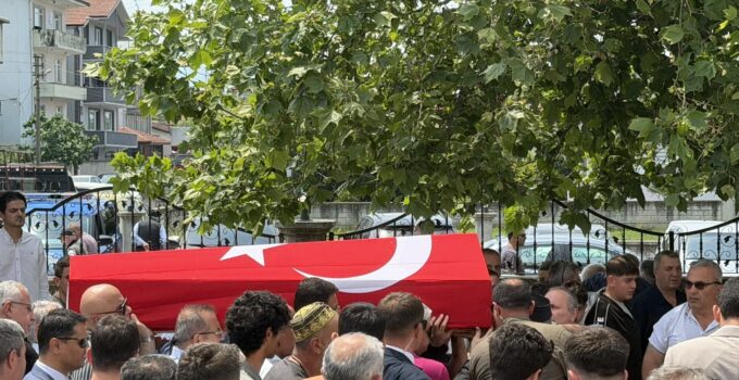 Emekli Vali Şemsettin Uzun’un Arifiye’den son yolculuğuna uğurlandı