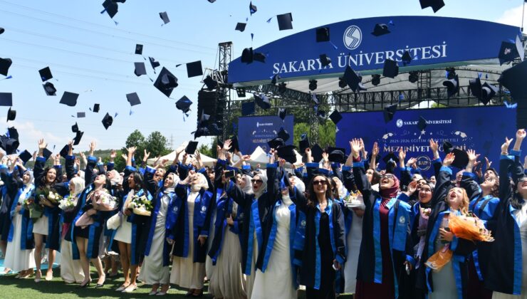 SAÜ’de Mezuniyet Heyecanı ve Gururu Coşkuyla Başladı