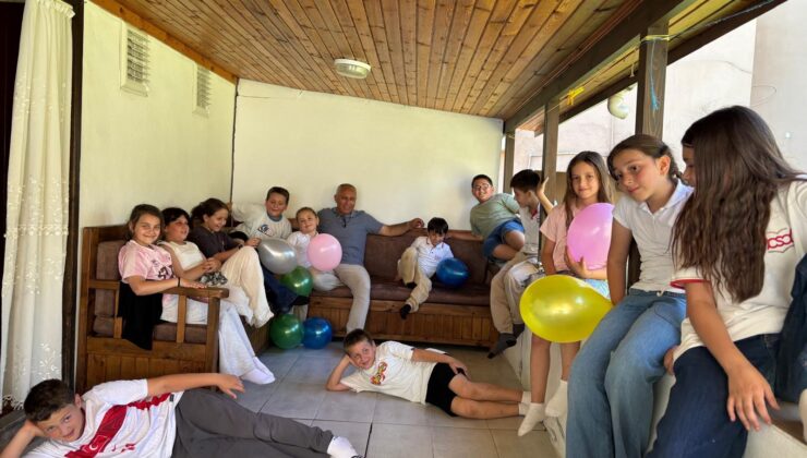  3 yıl önce evlerinin bahçesinde başlatılan etkinliğe devam ettiler