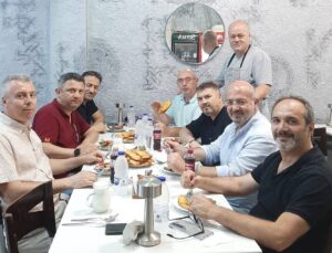Arifiye Mezunları Köfteci Sabri’de hatıraları yad etti!