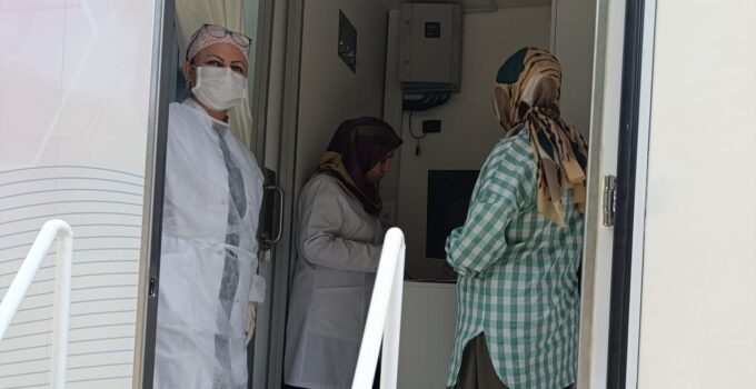 Arifiye’de Mamografi çektiren kadınlar teşekkür ve teşvik ettiler