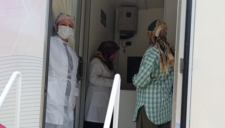 Arifiye’de Mamografi çektiren kadınlar teşekkür ve teşvik ettiler