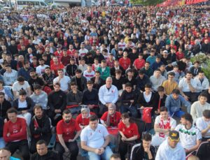 24 yıl sonra meydanlarda yürekler Milli Takım için çarptı