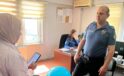 Polis memurlarına tek ayak üzerinde denge testi!
