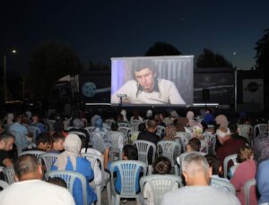 Arifiyeliler açık hava sineması keyfi yaşadı.
