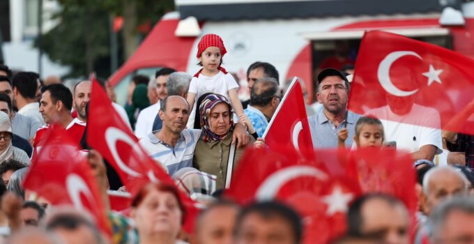 15 Temmuz’un 10’uncu yılında Sakarya, Demokrasi Meydanı’nda buluştu