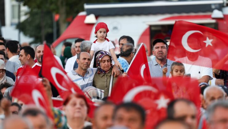 15 Temmuz’un 10’uncu yılında Sakarya, Demokrasi Meydanı’nda buluştu