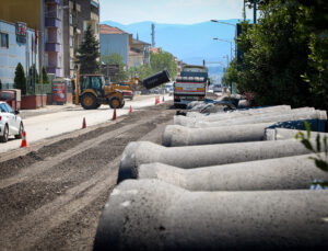 Arifiye Atatürk Caddesi’nde altyapı mesaisi hız kazandı