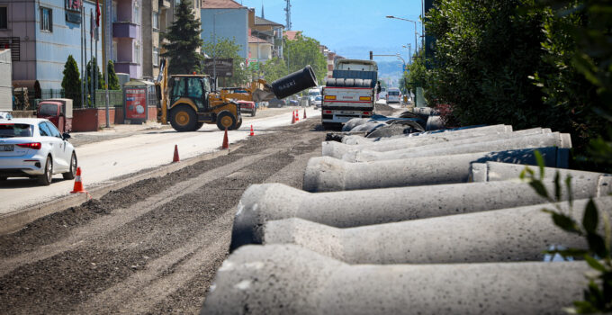 Arifiye Atatürk Caddesi’nde altyapı mesaisi hız kazandı