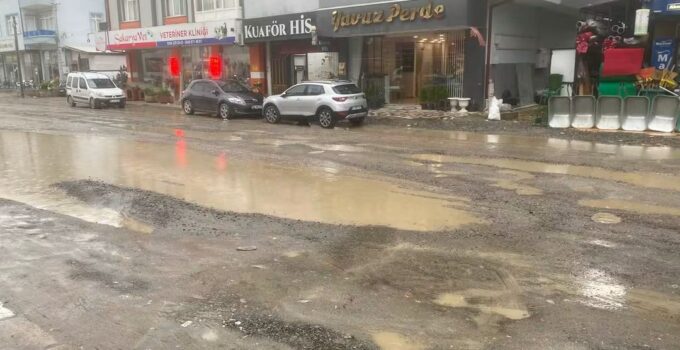 Vatandaştan haklı tepki:3 kilometre yolu bitiremediniz!