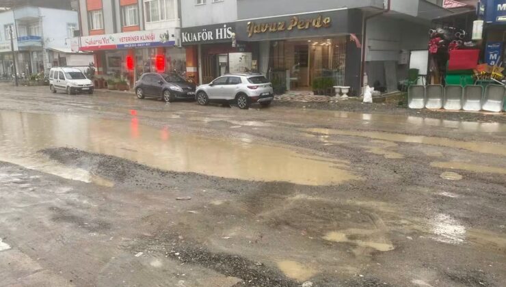 Vatandaştan haklı tepki:3 kilometre yolu bitiremediniz!
