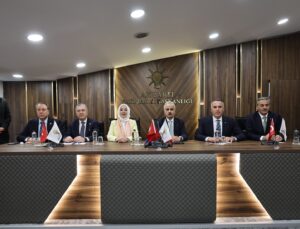 Bakan Uraloğlu AK Parti Sakarya İl Başkanlığı’nı Ziyaret Etti