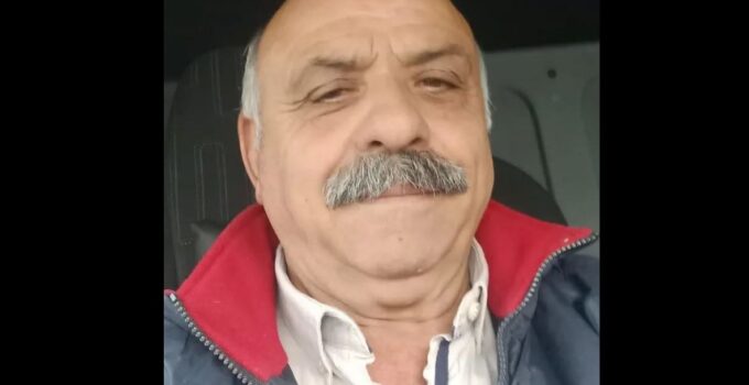 Tır sürücüsü devrilen çelik boruların altında kalarak yaşamını yitirdi.