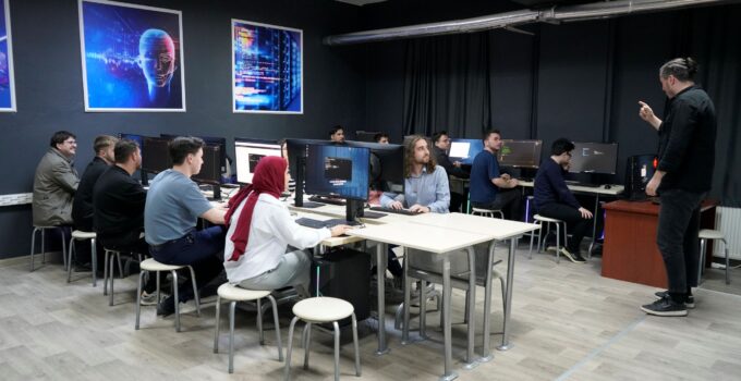 SUBÜ’nün 27 ön lisans programı ilk 5’te yer aldı